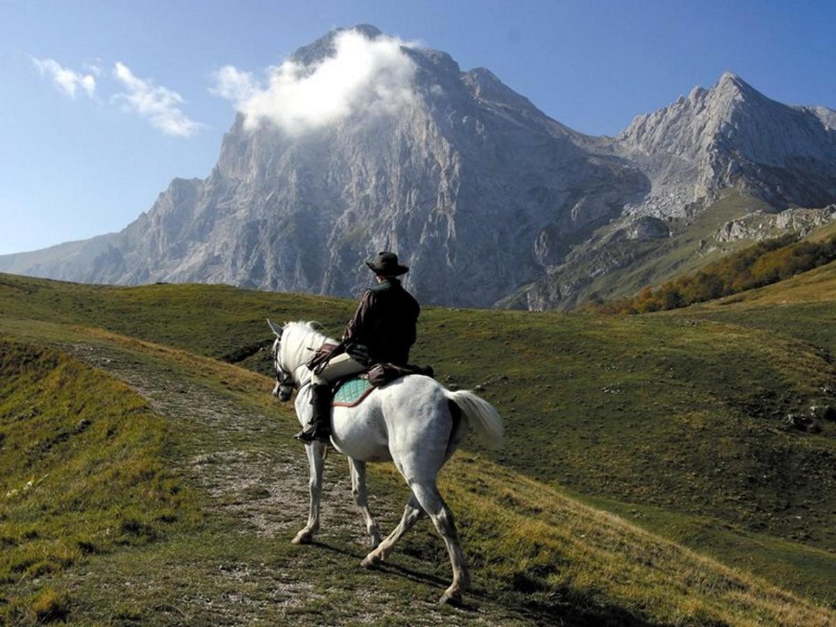 Complesso Turistico Aurora - Appartamenti Poggio Picenze Eksteriør bilde